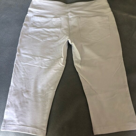 Capris - Picture 5 of 6